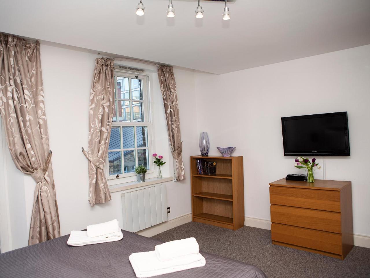 Apt 3, Trafalgar Sq Duplex, 3Rd & 4Th Floor By Indigo Flats Londyn Zewnętrze zdjęcie